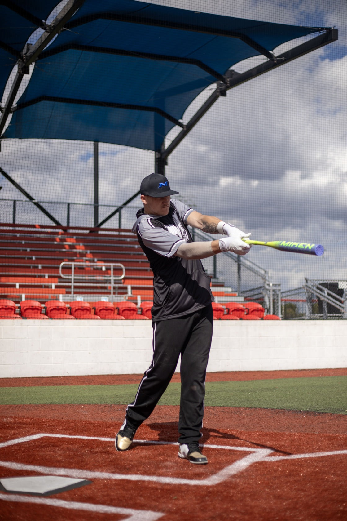 2026 Miken Freak Splatter 1-Piece Maxload USSSA Slowpitch Softball Bat - MSU6FRK1L – Lifestyle Shot | Smash It Sports | ash,
