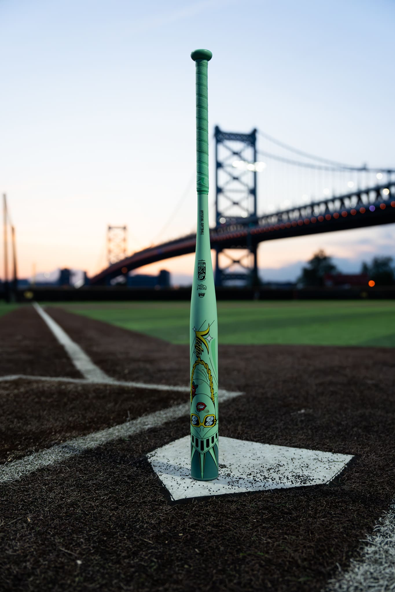 2025 Victus Beacon USSSA Slowpitch Softball Bat - VSPB1YU – Product View | Smash It Sports | composite, usssa