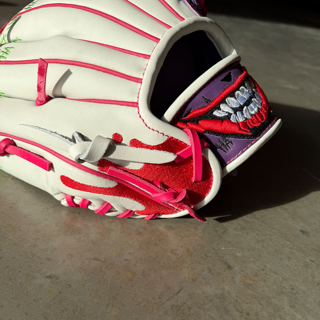 Baseball glove with teeth